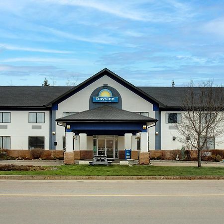 Days Inn By Wyndham Whitecourt Kültér fotó