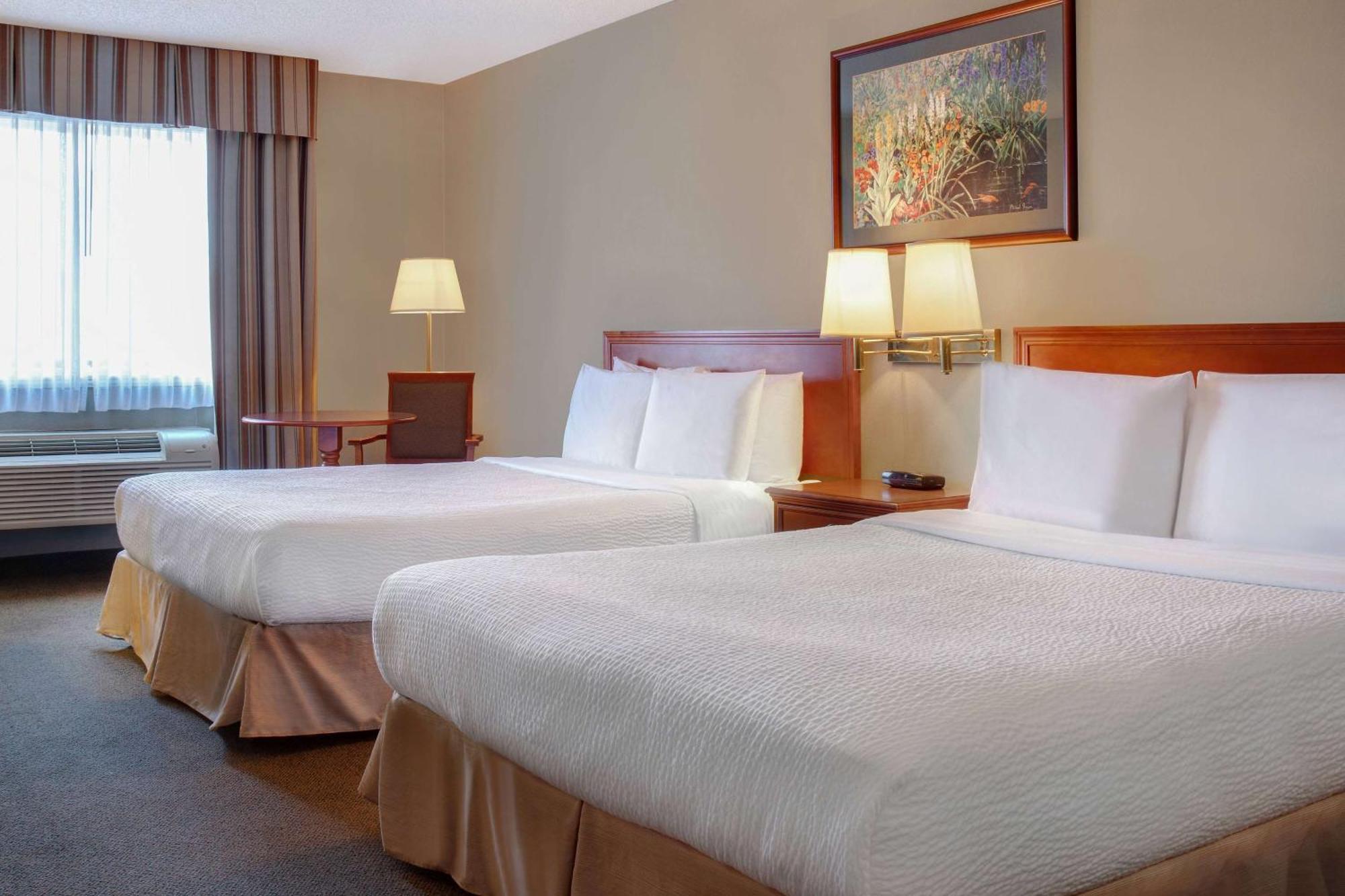 Days Inn By Wyndham Whitecourt Kültér fotó