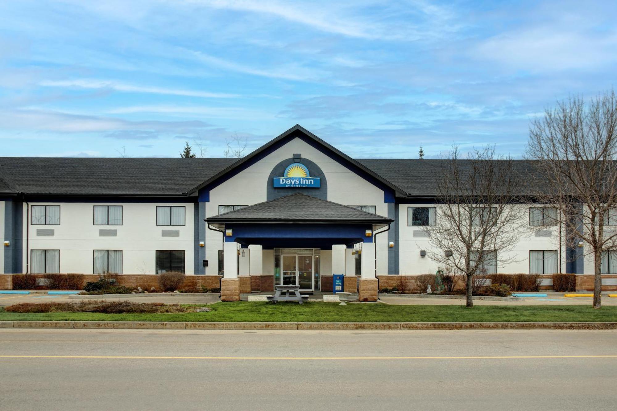 Days Inn By Wyndham Whitecourt Kültér fotó