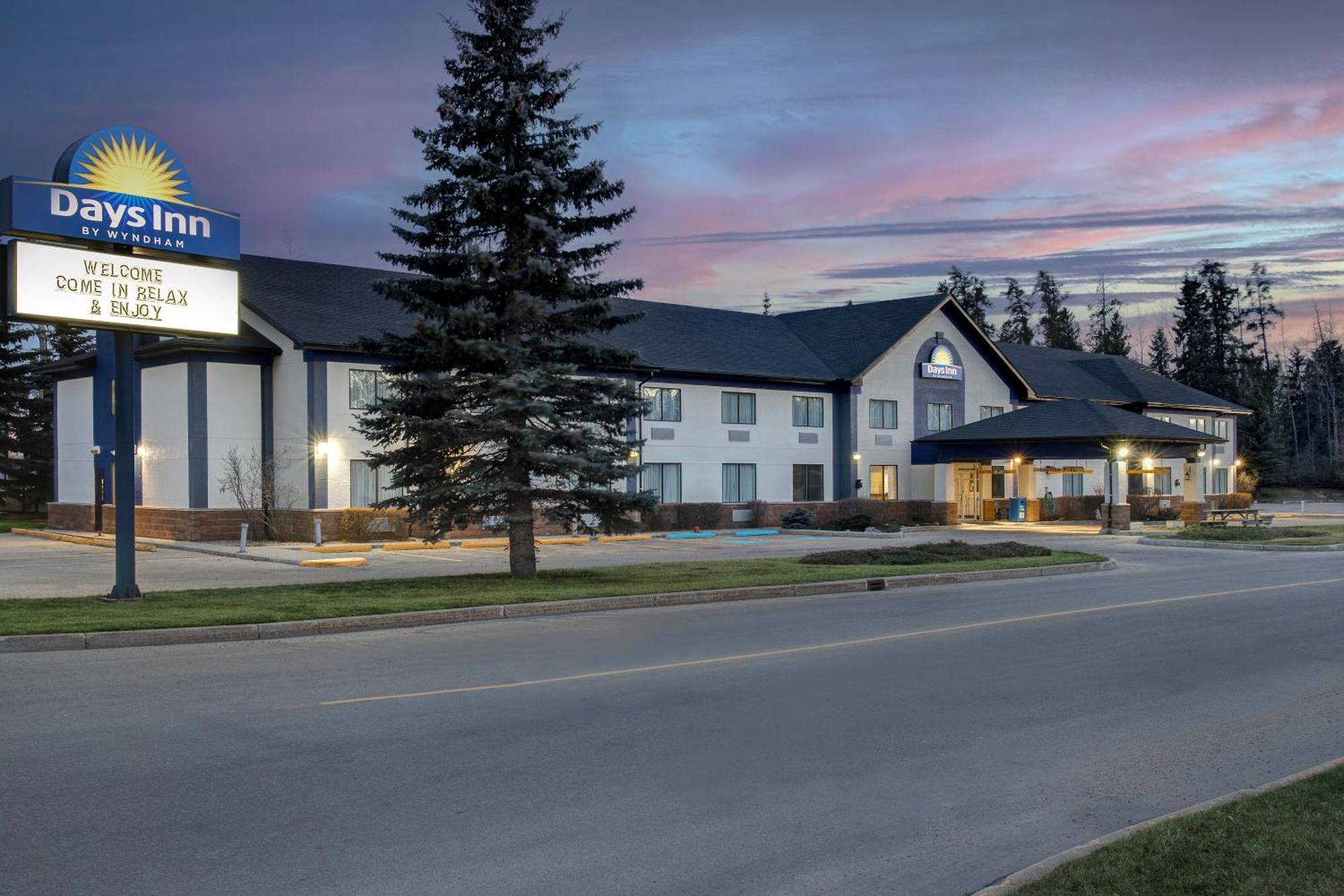 Days Inn By Wyndham Whitecourt Kültér fotó