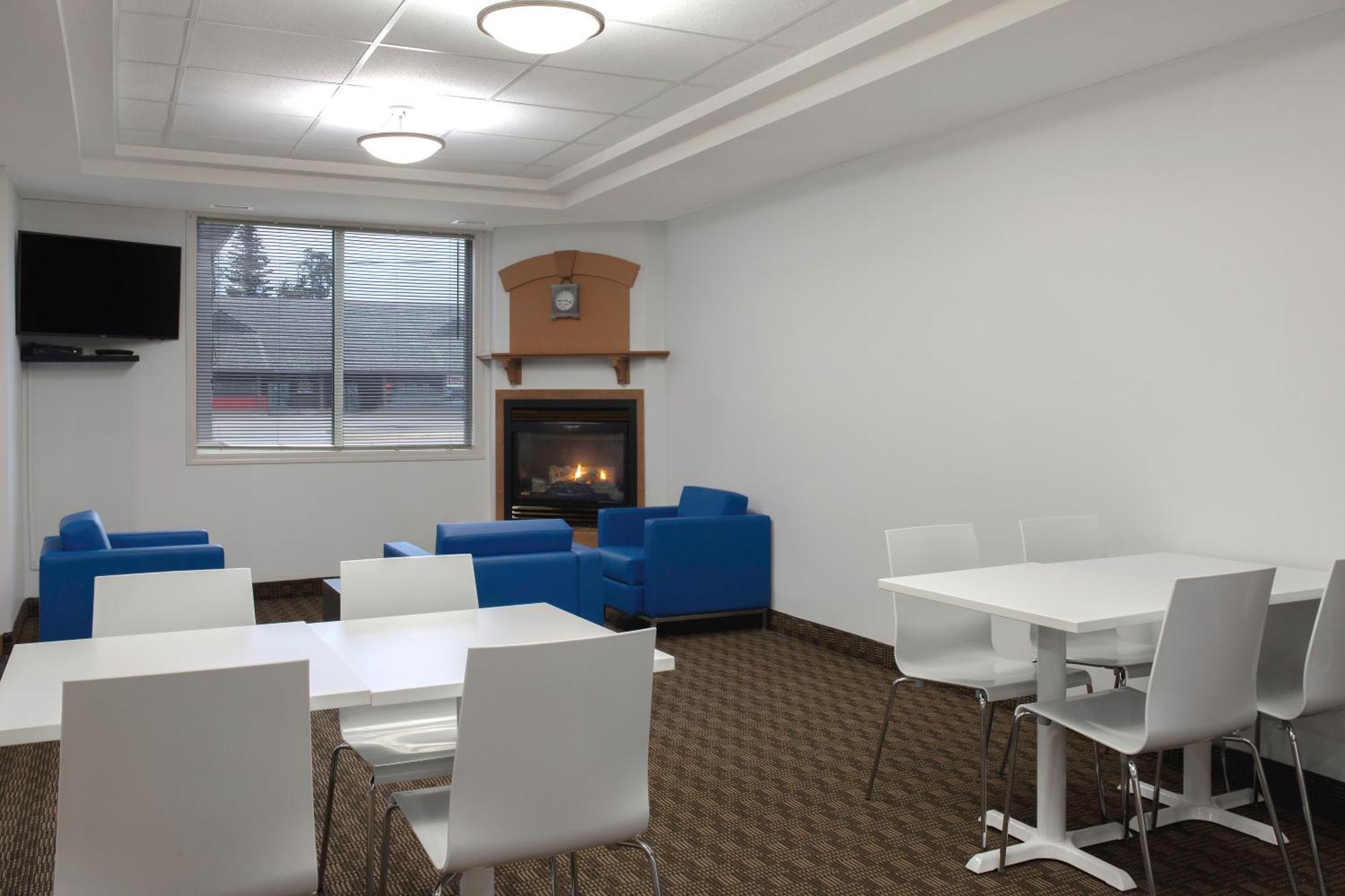 Days Inn By Wyndham Whitecourt Kültér fotó
